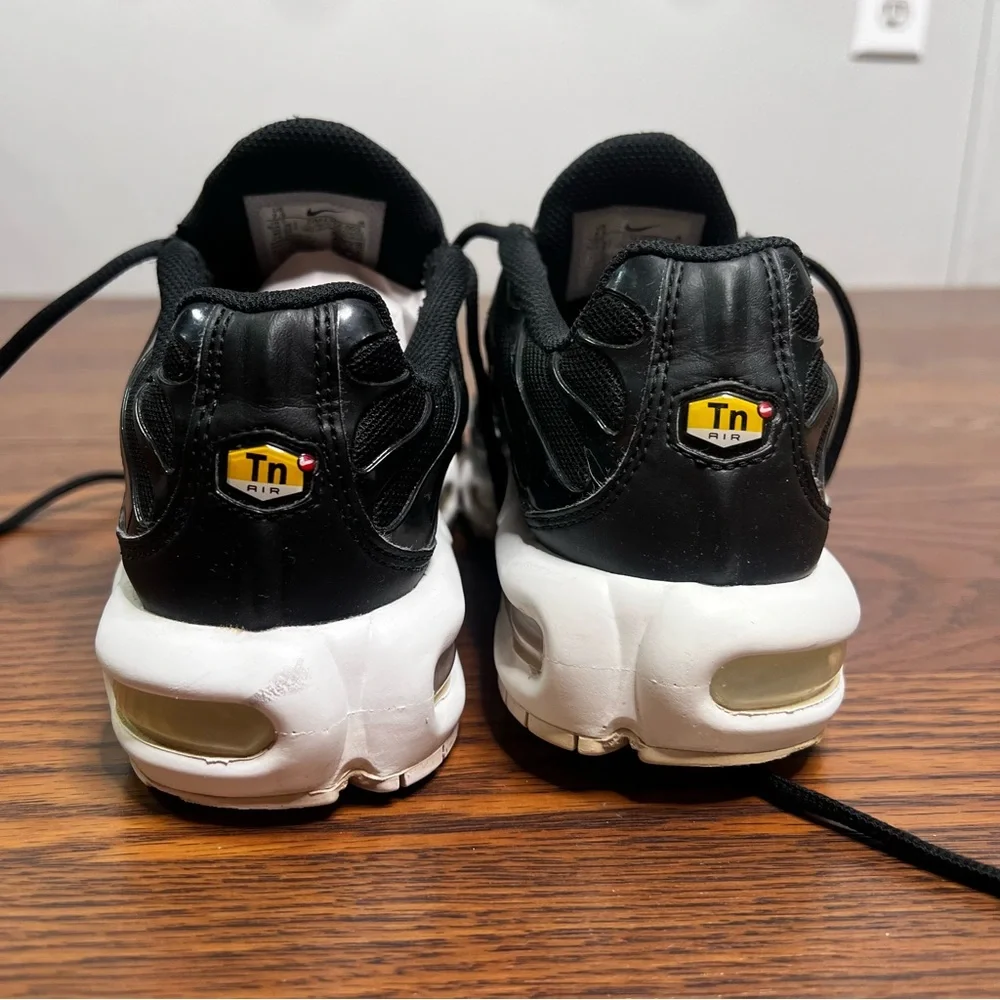 Nike Air Max Plus sneakers in the black and white colorway size Women’s 7.5